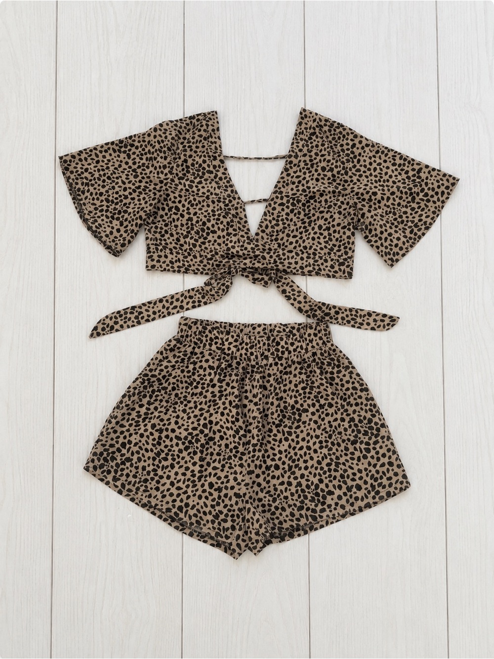 Women's Leopard Print Tie-Front Shorts Set - Brown